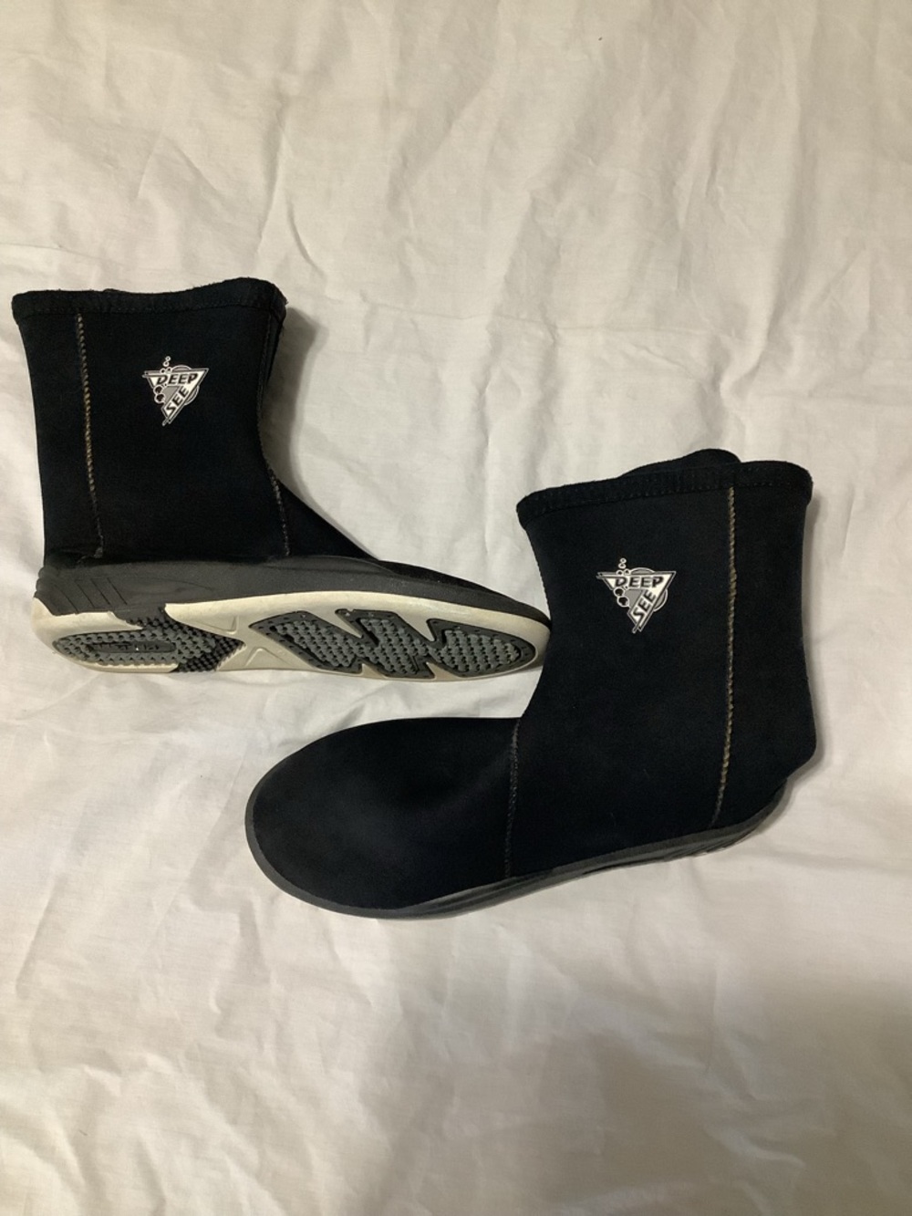 Deep see Men's Black Neoprene Dive Boots size 8